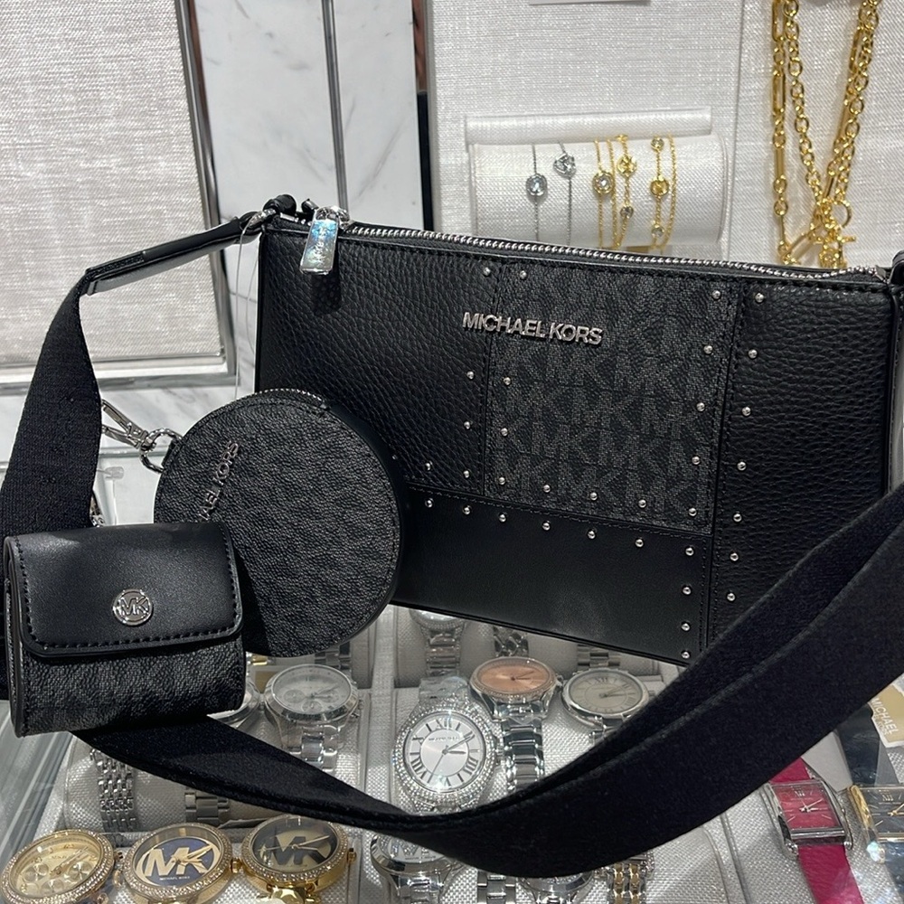 Michael Kors Jet Set Signature Logo Crossbody Bag with Case for Apple Airpods P